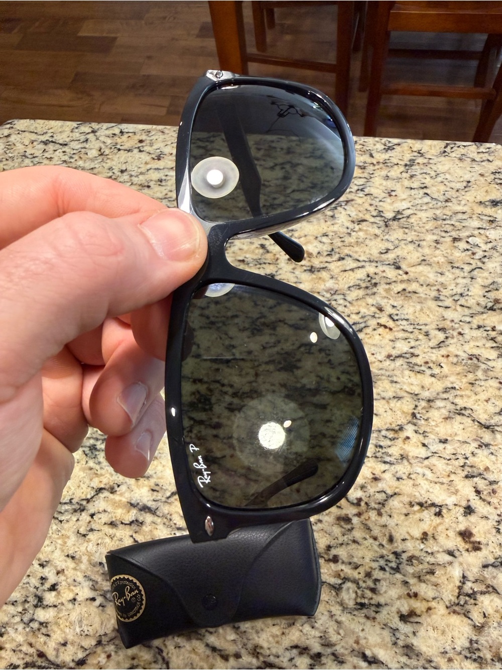 Ray-Ban RB4147 Polarized Glass Green Lenses Black Frame
Sunglasses - Picture 2 of 7
